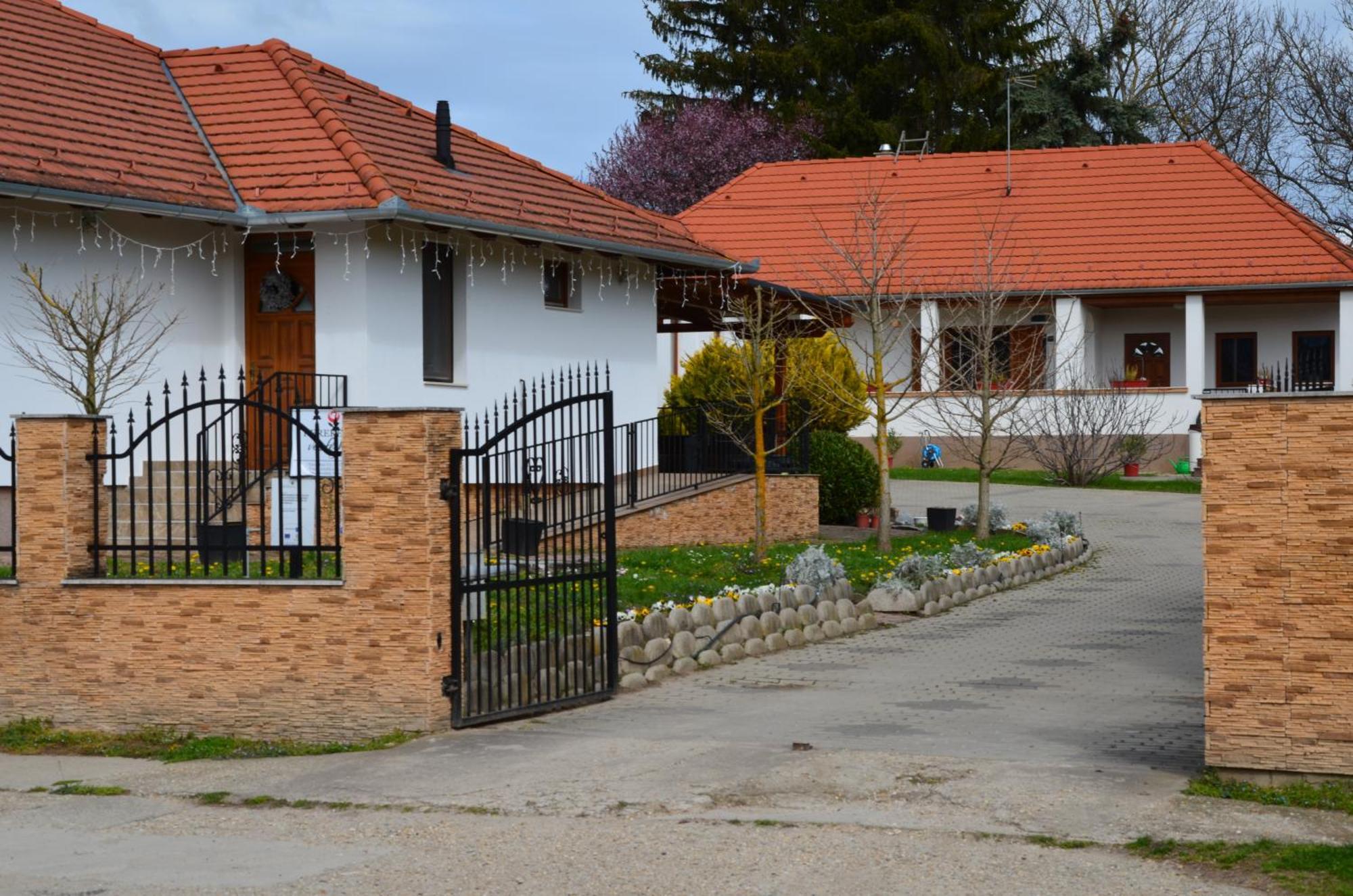 Hotel Kerekerdo Vendeghaz à Kisszékely Extérieur photo